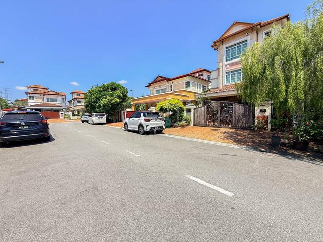 CANTIK SGT🔥2.5 Storey Bungalow House Seri Kembangan 1
