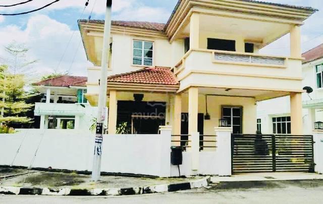 2 Storey Bungalow Cornerlot for Rent 1