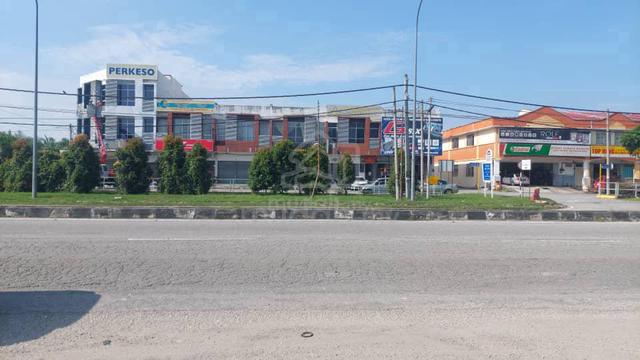 Tanah Untuk Dijual. Tepi Jalan Besar, Tanjung Karang 3