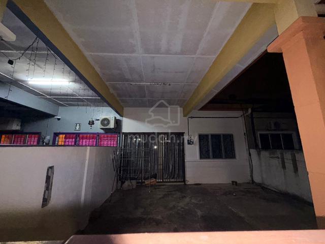 Spacious 4-Bedroom Single-Storey Terrace House for Rent in Meru 1