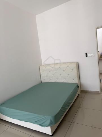 Queen bed Room With Private Toilet 1