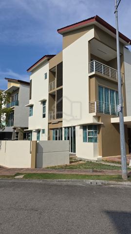 BayGarden @ Bayan Indah/Queensbay | 3-Storey Corner Bungalow 1