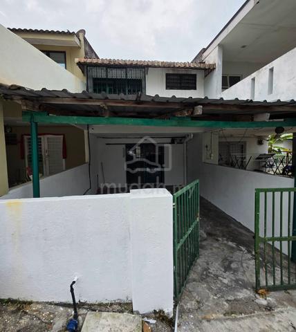 NEWLY PAINTED Taman Kajang Baru Sungai Jelok Kajang 2-storey House 1