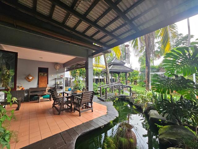 Sri Suria 2sty Corner Lot with large extra land fully renovated 1
