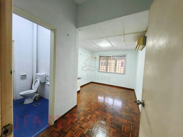 Taman Sri Andalas Klang Double Storey House For Rent With Tabletop 1