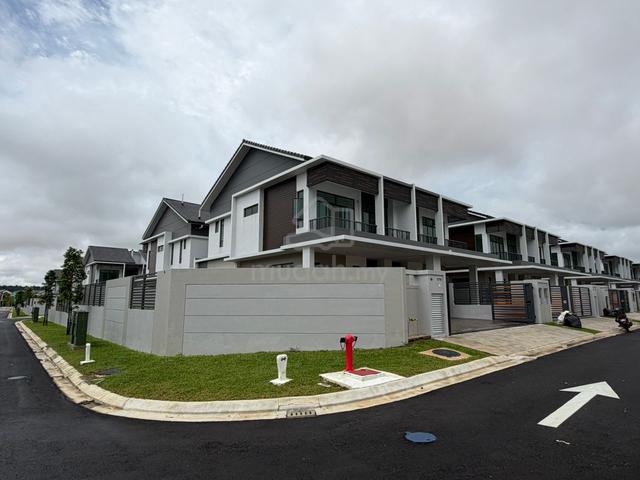 Taman Impian Emas @ Honeydale Double Storey Cluster Corner Lot House 1