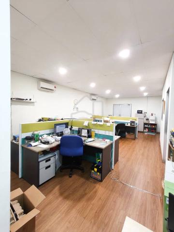 Bayan bay bayan lepas near Queensbay shop lot for rent 1