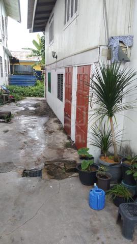 Bilik bujang termasuk bil air dan elektrik 1