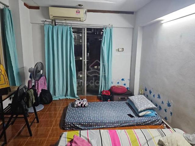 Vista Angkasa Master Room with Private Bathroom & Balcony - 1 Oct 1