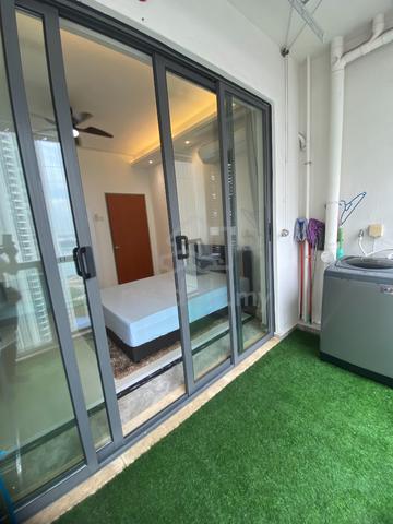 Balcony room (own use washer) at R&F Mall for rent-mins walk to ciq 1