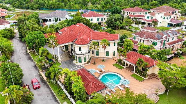 LUXURIOUS Exclusive 2 Storey Bungalow Kota Warisan Sepang HUGE LAND 1