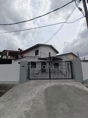 Corner 2 Storey Ulu Tiram, Side Land, Renovated 1