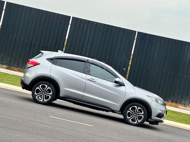 Honda HR-V 1.8 E🔥CARKING LOW MILEGAE‼️‼️‼️ - 2