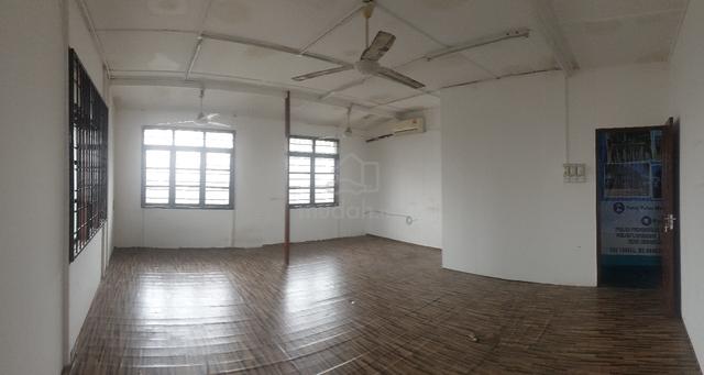 private ofice room for rent 1