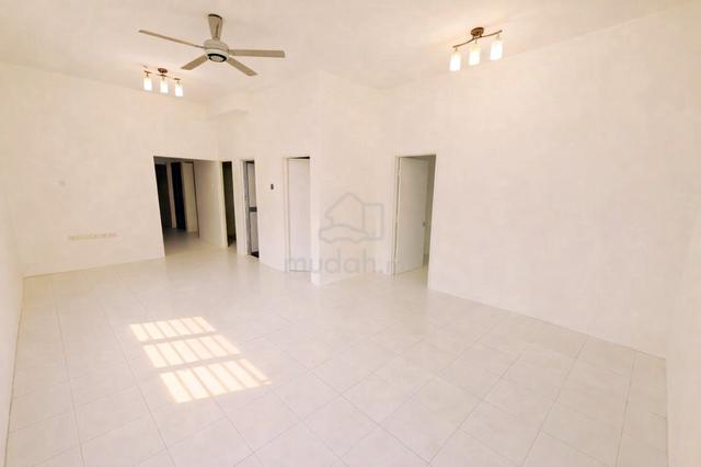 End Lot Lake Residence 22x80 Townhouse, Ground Floor Renovated Puchong 1