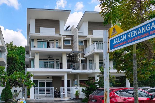 Extended & Renovated Semi-D 3 Tingkat, Kenanga Residence, Rawang 1