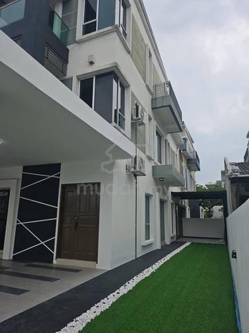 New Fully Furnish Easy Parking Gate Guard Bercham Ridgewood 3 Storey 1