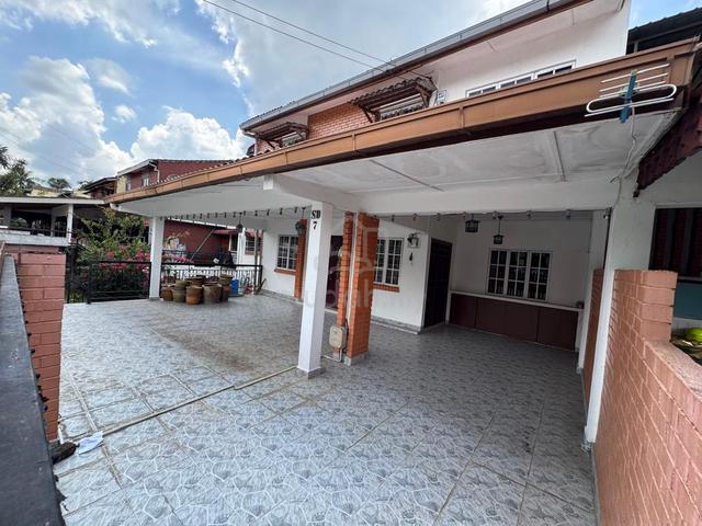 Rare 2.5 Storey Semi-D with Large Land | Freehold Individual Title 1