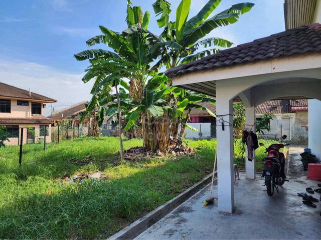 JB Tmn daya 2 storey cornerlot house with land 1