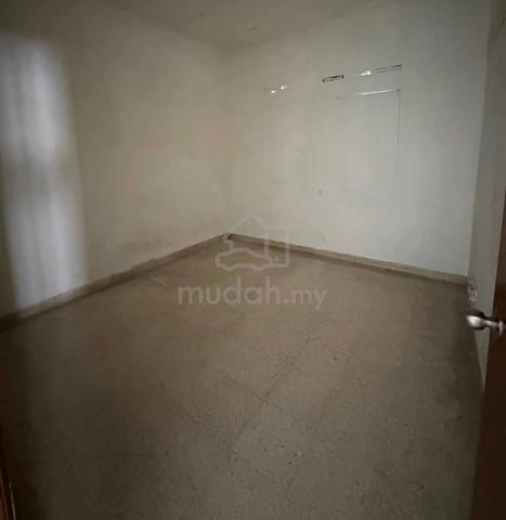 Huge single storey 22x90 terrace link house for sale 1