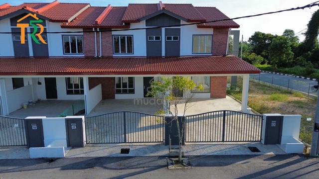 Rumah Teres Baru 2 Tingkat Di Tanjung Lumpur, Kuantan(Freehold/20x98) 1