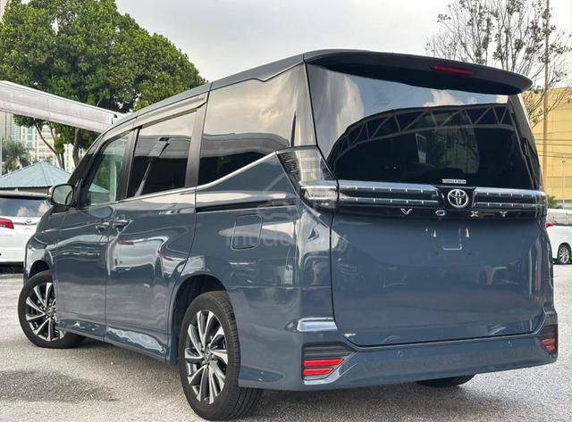 [SALE] 2023 Toyota Voxy SZ - GREY FULLY LOADEDSPEC - 2