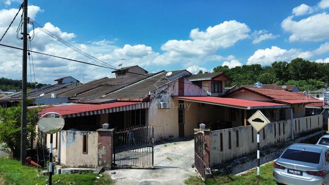 Single Storey Terrace House (Corner Lot) – Taman Paling Jaya, Semenyih 1