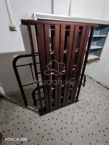queen bed frame metal - photo 2 of 2