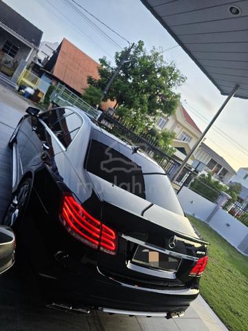 Mercedes Benz E300 3.0 V6 (Not Hybrid) - 1