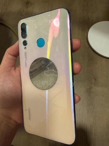 Huawei Nova 4 - photo 2 of 4