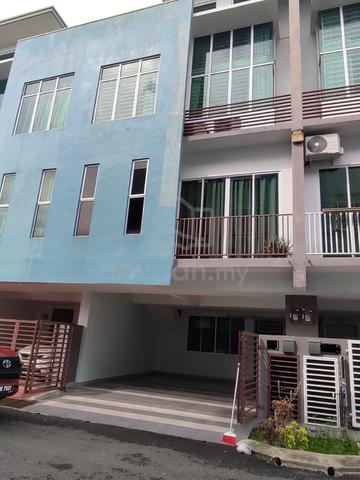 3 storey t/house Tmn SpringField Bt 7.5 SDK 1