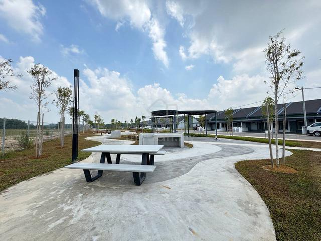 Facing Open PRIVASI 🔥1STorey Near Tmn Big Parking  Partially Furnish 1