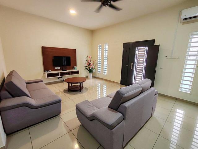 Luggage Please! Furnished 2 Storey house at Forest Heights for Rent 1
