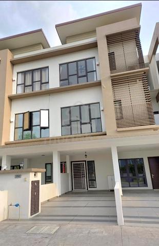 Modern Cluster House 16 Sierra Puchong (Corner House) Near MRT 1