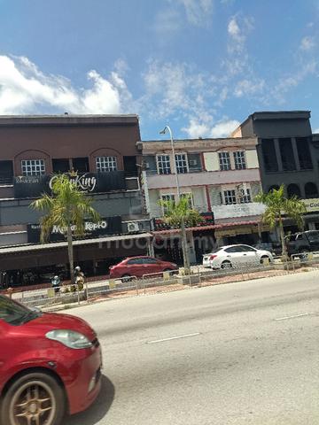 Banting Three story shop lot 1