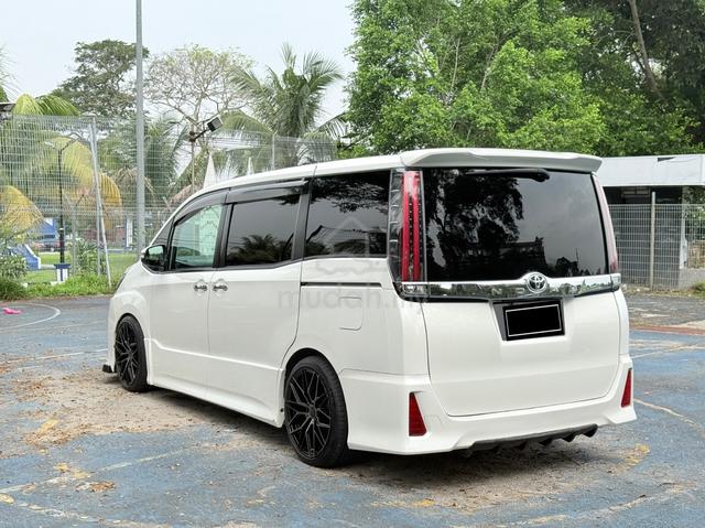 2017 Toyota NOAH 2.0 (A) SUNROOF - 3