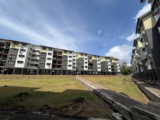 Taman Daya Jalan Pinang Flat 1
