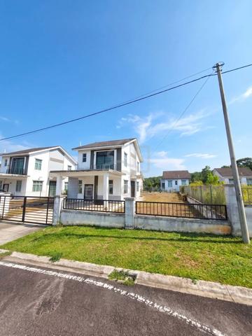 Kulai Kelapa Sawit Extra Large Bungalow, Gated Guarded, Hot Unit !!!!! 1