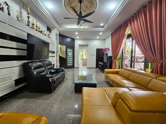 Freehold Nice 2 storey Bungalow in Town Tmn Pandan Mawar nr bachang 1