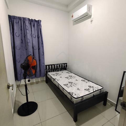 Small room for Rent  1
