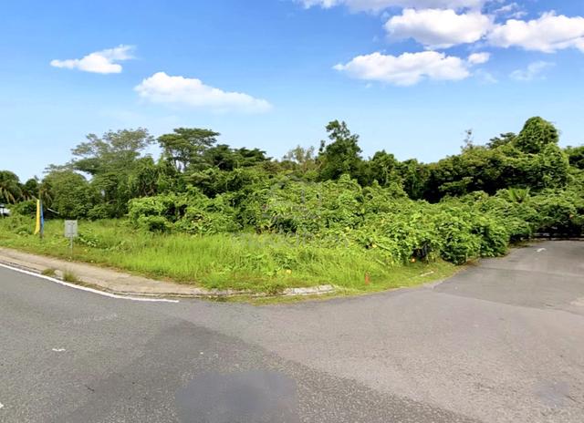 The Serian Town Land at Jalan Serian-by-pass / Pan Borneo Highway for 1