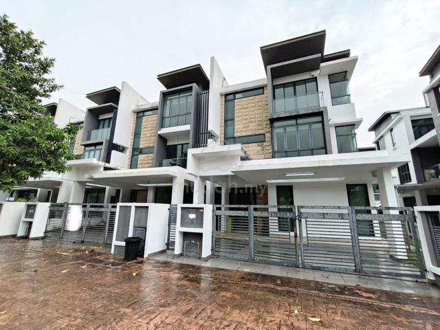 End Lot 3 Storey superlink With Lift Anggun Kirana Setia Alam 1