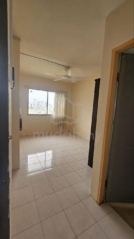 Master Room available for Rm550, Taman Kristal  1