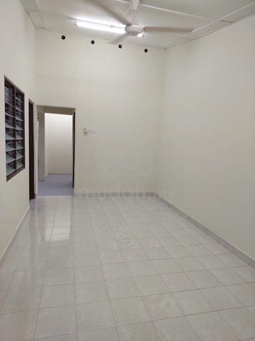 Petaling Jaya Seksyen 8 _Single Storey Terrace To Let 1