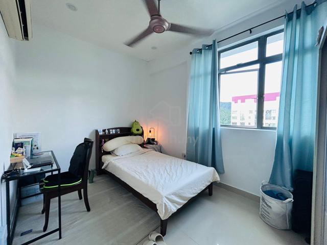 Middle Room for Rent | Penthouse (AYER ITAM) 1