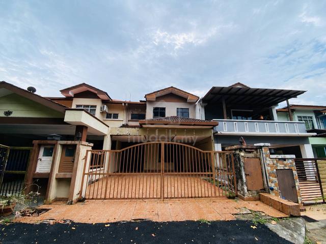 FACING OPEN RENO 22x80 Double Storey Putra Terrace Bandar Seri Putra 1