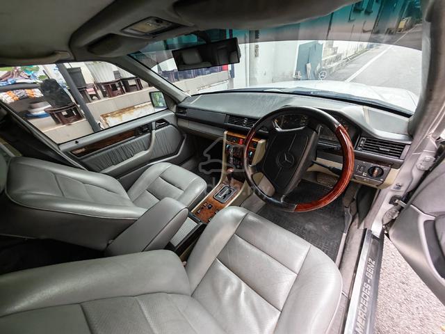 Original Masterpiece Mercedes Benz W124 E220 - 5