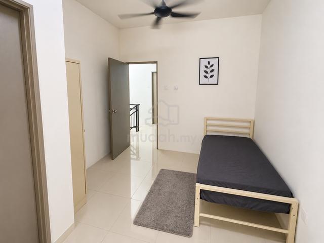 Bilik Sewa di SKLIA - Rumah Taman di Taman Saujana 1