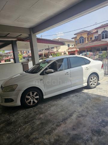 volkswagen Polo Sedan 1.6 year 2015 - 3