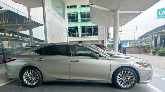 FSR 41k km 2023 Lexus ES250 2.5 LUXURY FACELIFT - 2